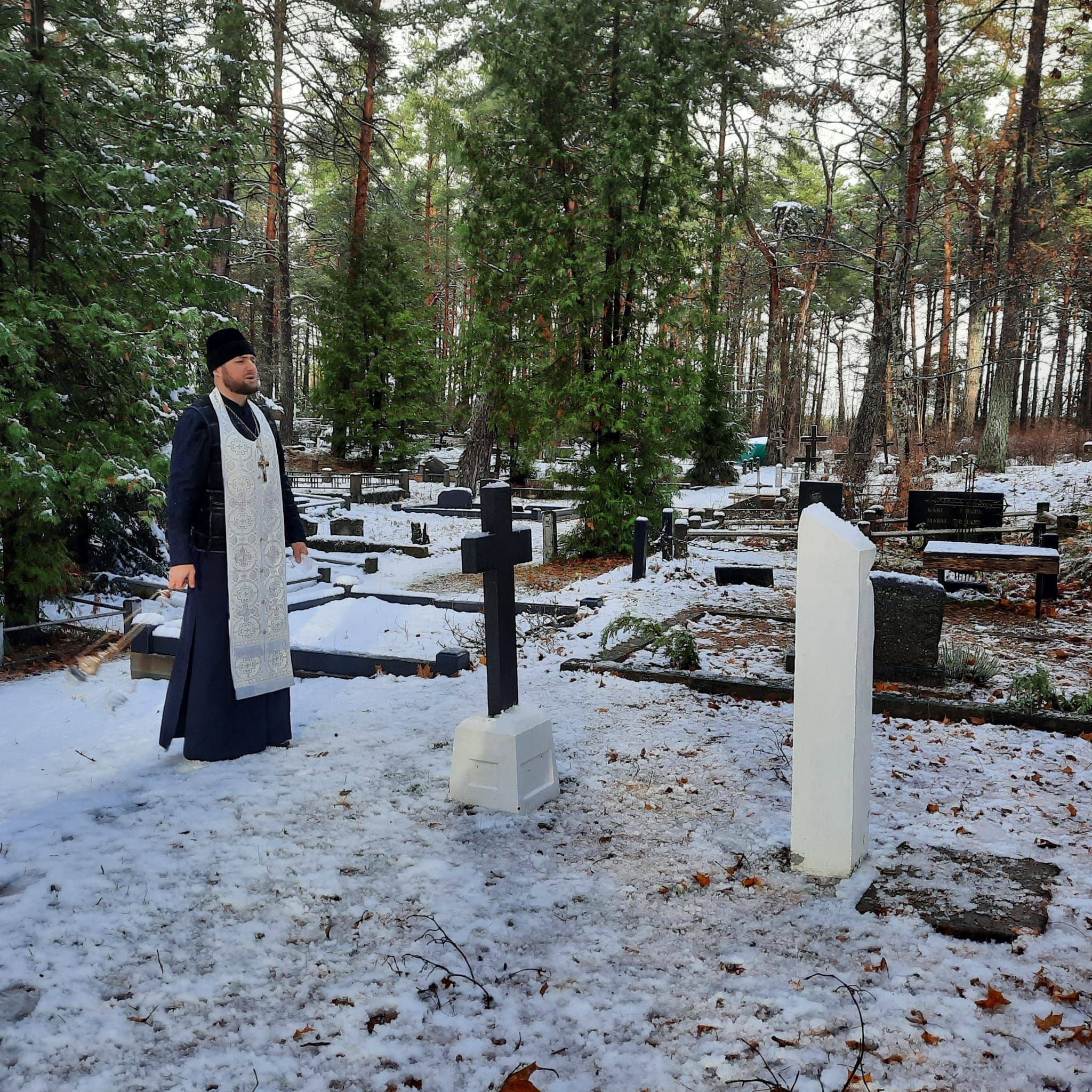 Hingepalvega liitiad Narva-Jõesuu linna kalmistul