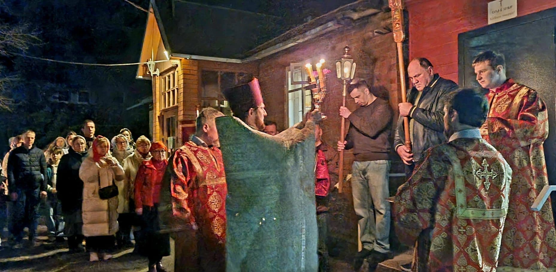 Ülestõusmispühade jumalateenistus Kaasani Jumalaema ikooni kirikus