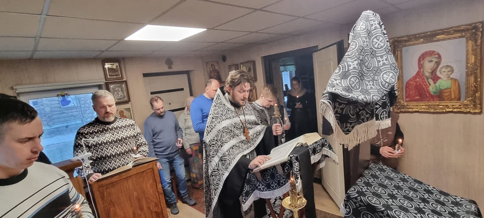 aprillil 2026, Suurel Reedel – meie Issanda Jeesuse Kristuse pühade ja päästvate kannatuste mälestuspäeval – toimus Kaasani Jumalaema ikooni kirikus jumalateenistus, mis oli pühendatud Päästja ristilöömise kannatuste ja surma meenutamisele.