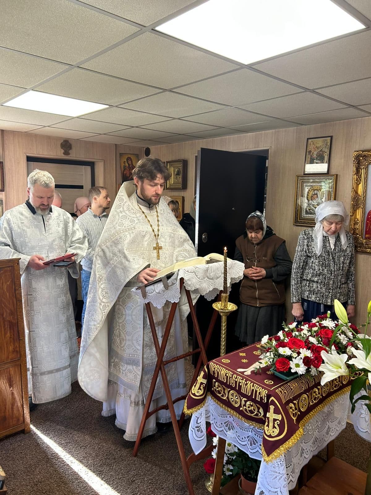 Suur Laupäev. Tunnid ja Jumalik Liturgia