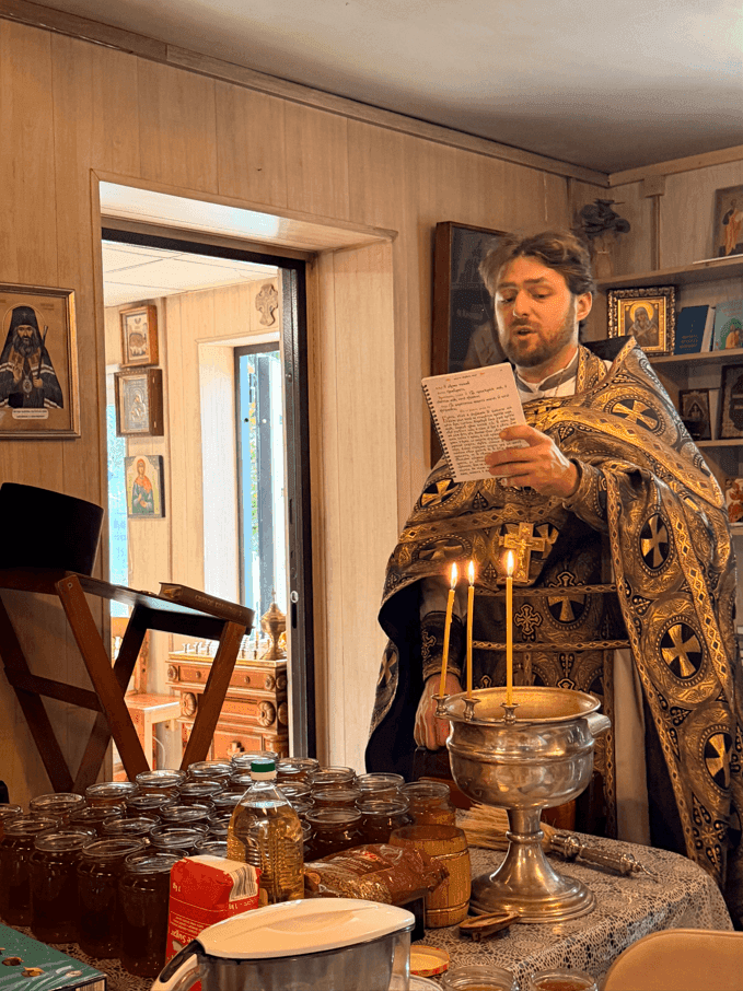 Jumalik Liturgia Kristuse elustava Risti ilmumise (väljatoomise) püha ja Makkabi märtrite mälestuspäeval. Meemaarjapäev (Meespaas)