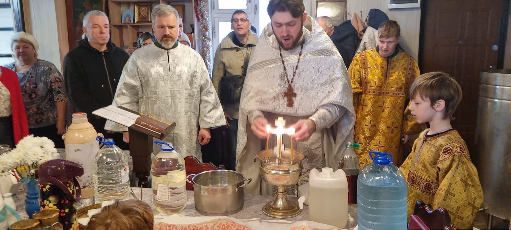 Святое Богоявление. Крещение Господа Бога и Спаса нашего Иисуса Христа, Божественная Литургия с чином Великого освящения воды и крестным ходом на Иордань